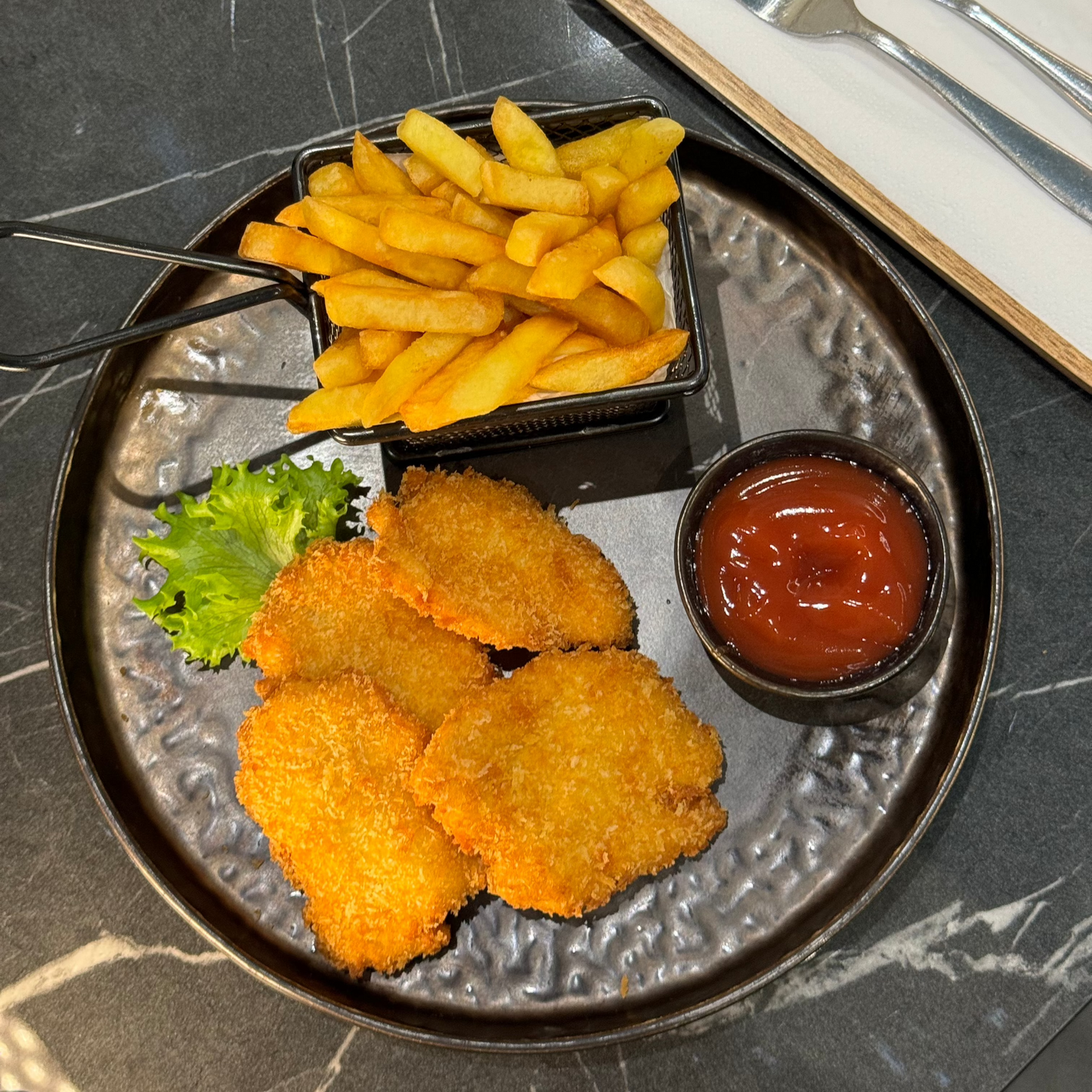 Chicken Nuggets With Chips
